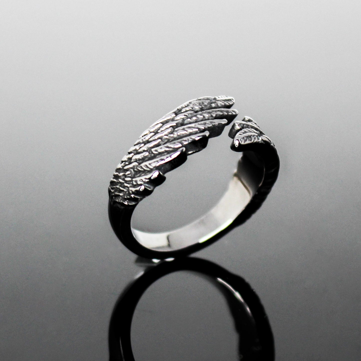 17122 Men’s Guardian Wing Band Ring