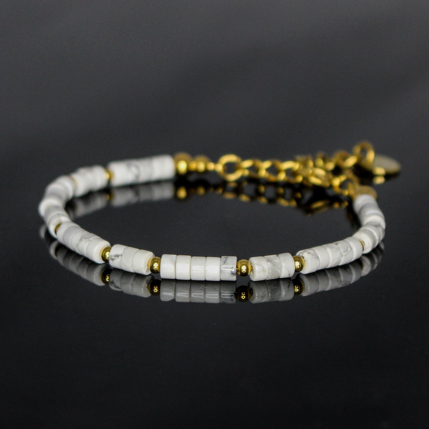 29003 Women's Heishi Bracelet with White Howlite and Gold Plated