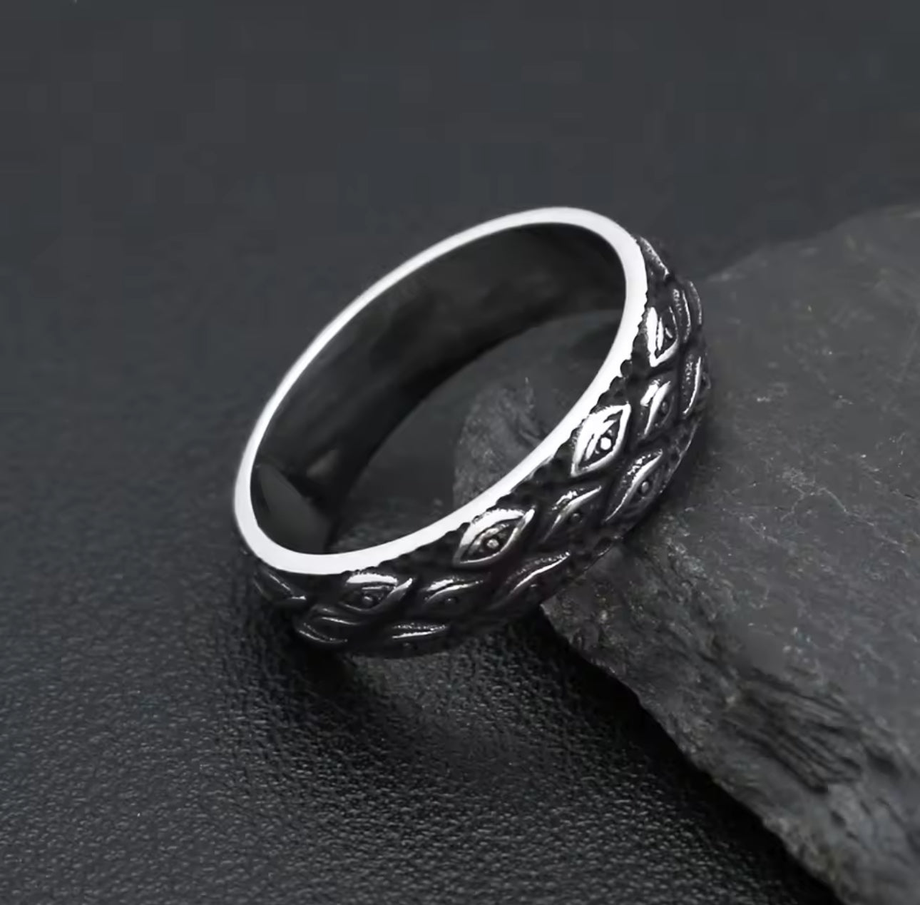 17124 Men’s Carved Evil Eyes Band Ring