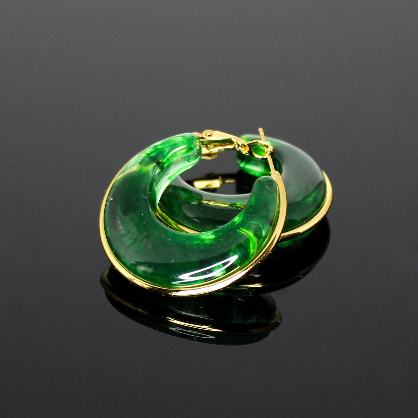 16187 Women’s Translucent Emerald Resin Stainless Steel Hoop Earrings