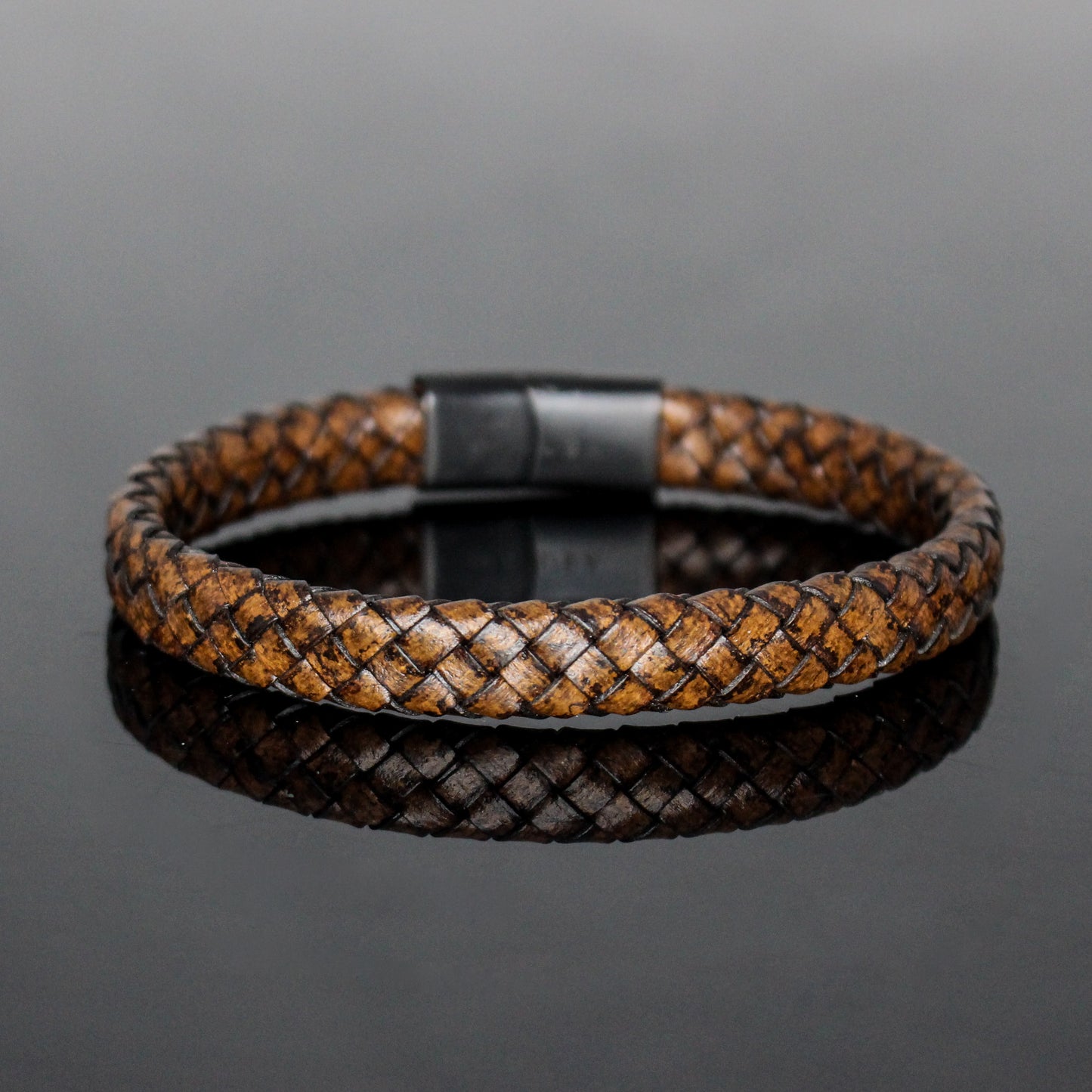 4034 Men’s Flat Brown Leather Bracelet with Matte Black Clasp