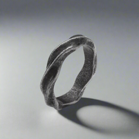 17118 Men's Vintage Mobius Band Ring