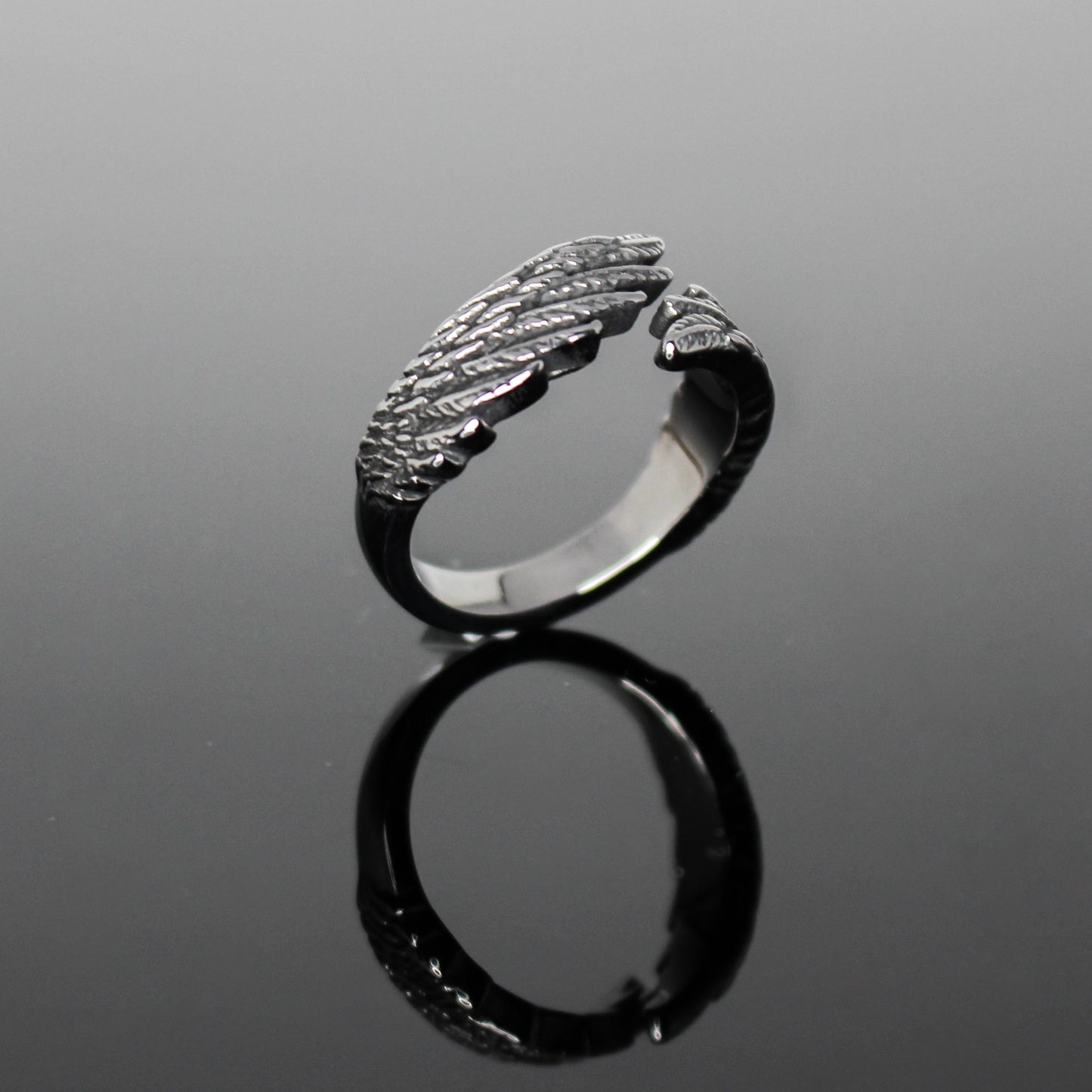 17122 Men’s Guardian Wing Band Ring