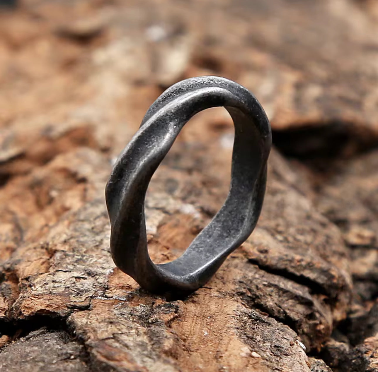 17118 Men's Vintage Mobius Band Ring