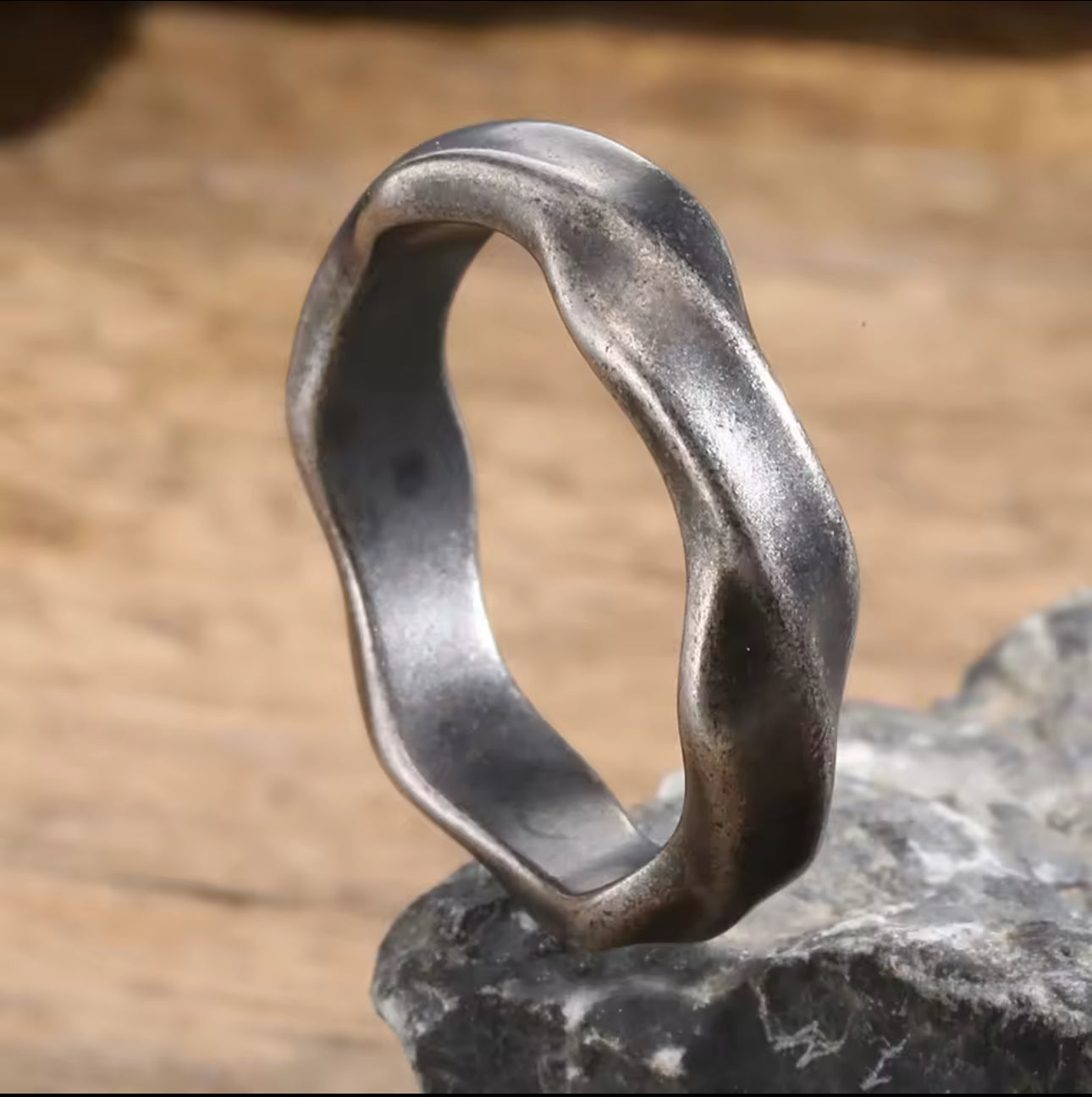 17118 Men's Vintage Mobius Band Ring